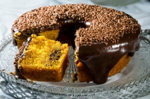 Clássico e vegano: versatilidade do bolo de cenoura