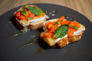 Bruschetta de Mamão AGC® com Brie